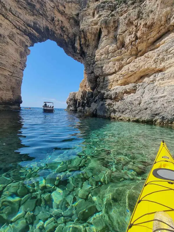kayaking-paksos