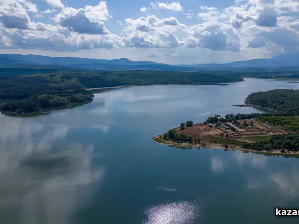yazovir-koprinka-s-kayak